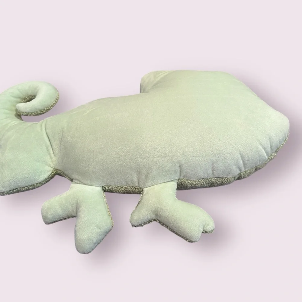 NWT Disney Target Pillowfort Rapunzel Pascal Decorative Pillow Plush - Picture 8 of 9